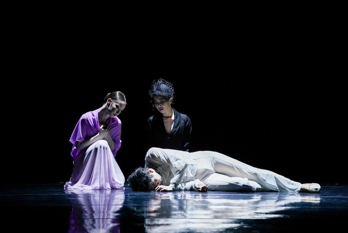 Пылкая страсть под холодным дождём