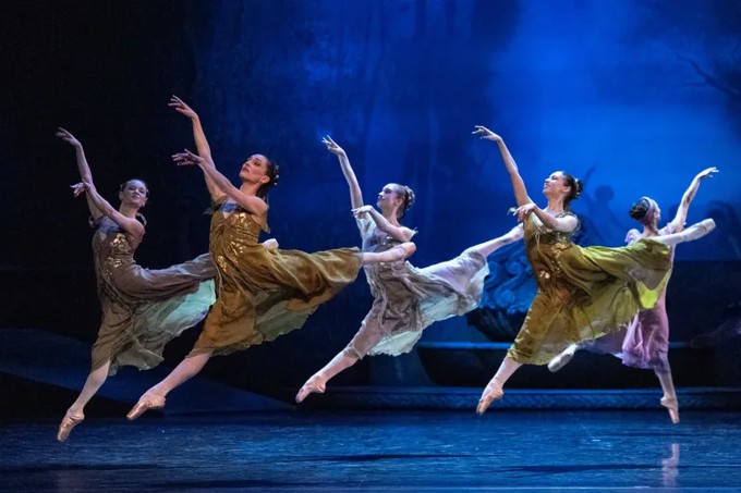 Падение «этуалей» и триумф кордебалета