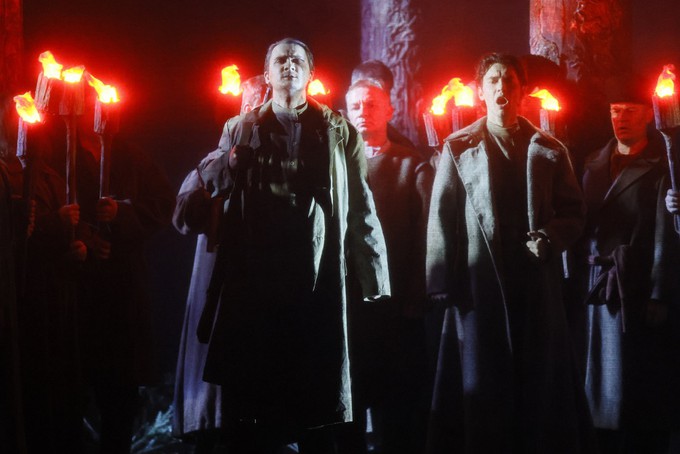 «Шёл солдат с фронта»: театр войны в театре оперы