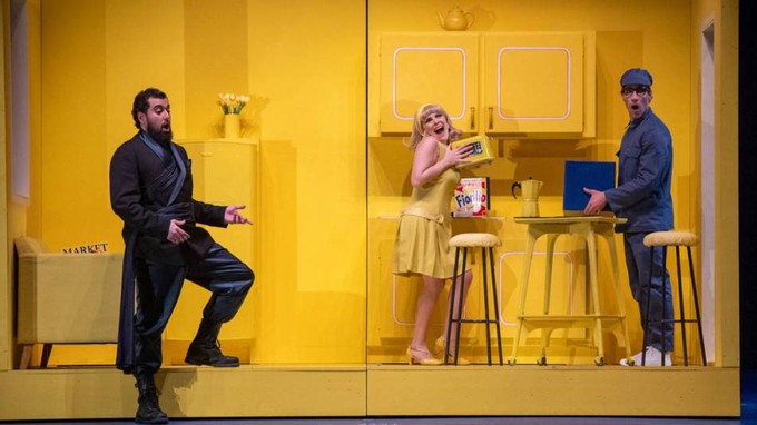 Турок в жёлтом и синем