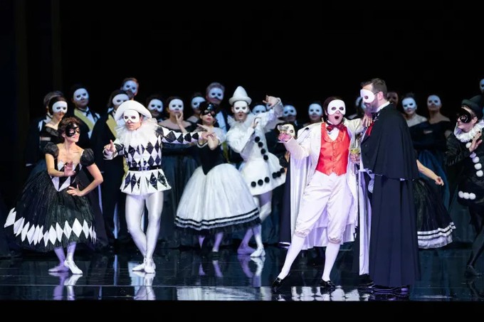 Анна Нетребко в «Бале-маскараде» Парижской оперы