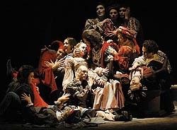 Сгорбились все