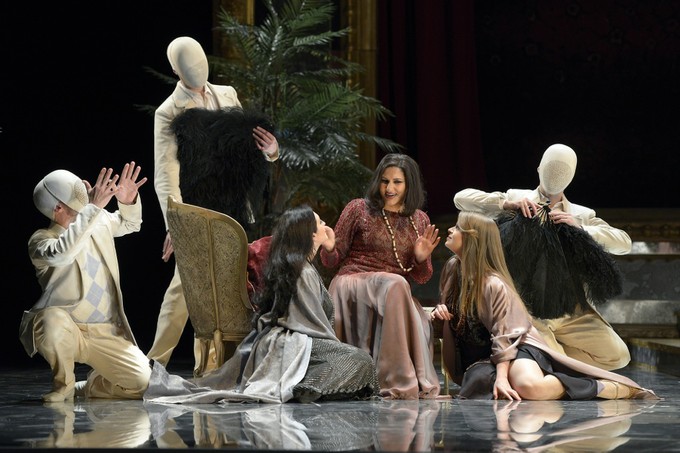 Свободной «Ласточки» восторженный полет...