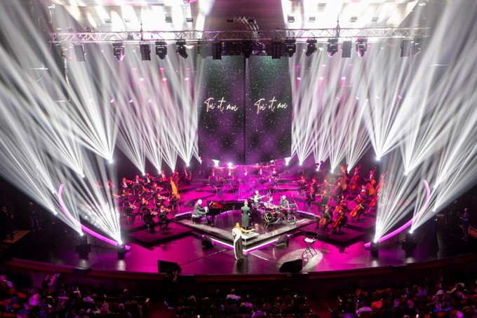 Симфоническое шоу «Азнавур — 100» в Петербурге