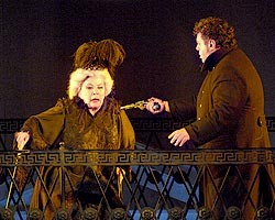 От театральности свободны