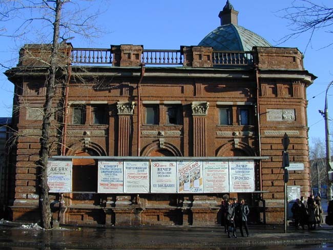 Единство и борьба антикварного с актуальным