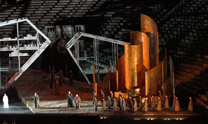 Корабль крепко держится на плаву