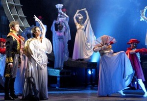 Оперные солисты в мюзикле: авантюра не удалась