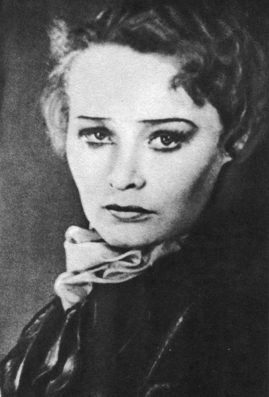 Выдающаяся современная трагическая актриса, народная артистка СССР Александра Ивановна Климова в роли Комиссара из «Оптимистической трагедии» Вс. Вишневского