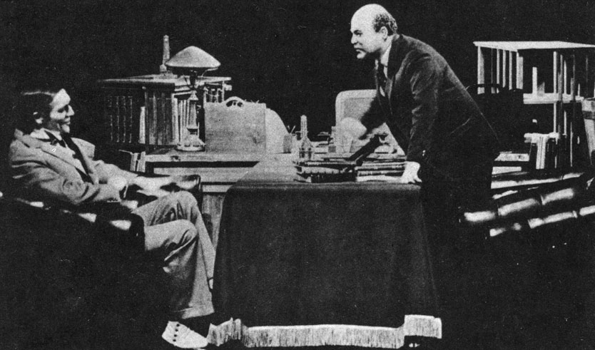 В роли Владимира Ильича Ленина — Александр Калягин (МХАТ имени М. Горького. Спектакль по пьесе М. Шатрова «Так победим!» 1980-е годы)