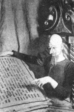 Николай Черкасов, будущий выдающийся артист советского театра и кино, окончил Ленинградский институт сценических искусств в 1926 году и был принят в труппу Ленинградского ТЮЗа. Первой ролью молодого артиста на сцене театра стал Дон Кихот…