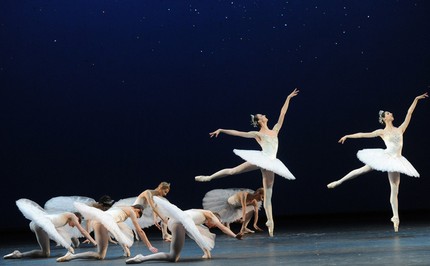 Сцена из балета «Бриллианты». Фото ИТАР-ТАСС