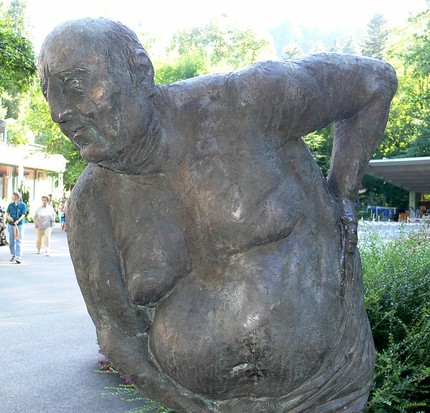 Rossini als Kurgast, Skulptur von Karl-Henning Seemann im Kurpark Bad Wildbad