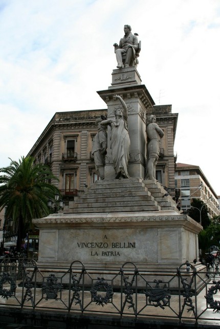 Памятник Беллини в Катании