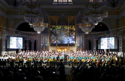 Сводный хор и оркестр на юбилейном концерте в Филармонии (2018)