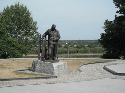 Памятник Паустовскому