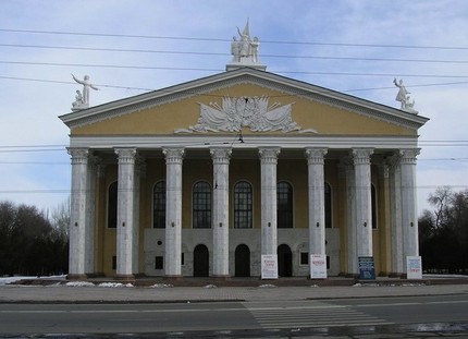 Киргизский театр оперы и балета имени Малдыбаева (Kyrgyz Opera and Ballet Theater)