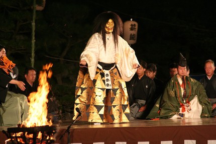 Такиги-но (уличный спектакль но при свете костров)
