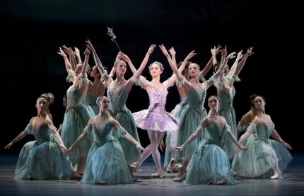 Марианела Нуньес в роли Феи Сирени, Королевский балет Великобритании. Фото: Johan Persson